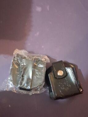 Surgical Gloove Holder For Accessory Belt - Black With Wolve